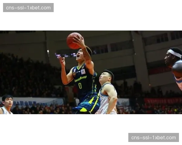 “更衣室里的赵睿:帮助年轻队友调整季后赛前的心态” “更衣室里的赵睿:帮助年轻队友调整季后赛前的心态”