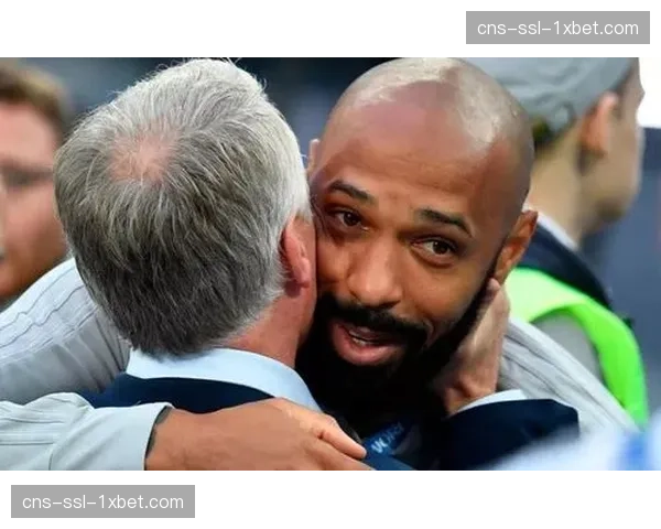 更衣室一幕：摩纳哥失利后，主帅与队长进行长时间单独交流