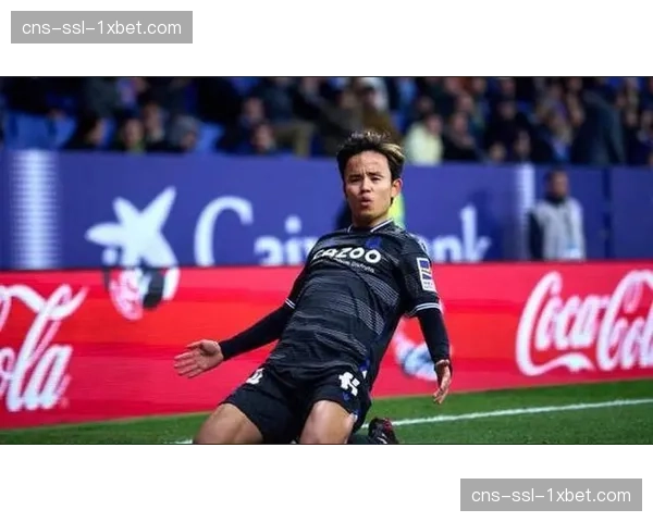 西甲实时：皇家社会半场2-0领先塞维利亚，久保建英任意球破门