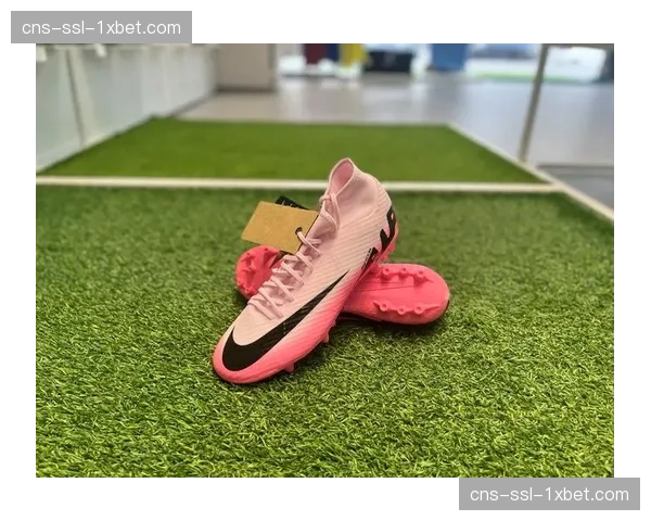 耐克发布新款足球鞋系列，宣传重点强调“为瞬间爆发与变向设计”